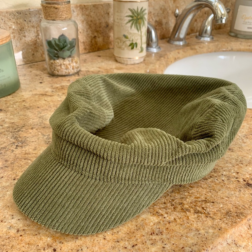 NWOT Wyeth Fiddler Cap. OS. Green Corduroy.